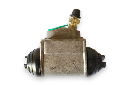 TVS Girling Rear Wheel Brake Cylinder - RH AV669033