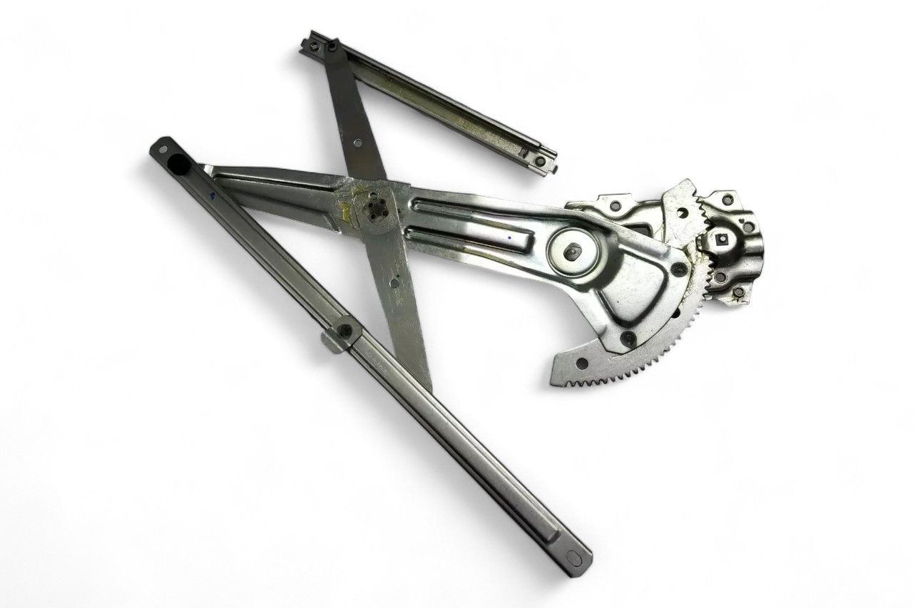 Maruti Suzuki Front Window Regulator Assy - LH AV377536