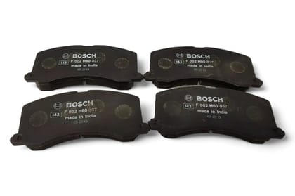 Bosch Front Brake Pad Set AV643553