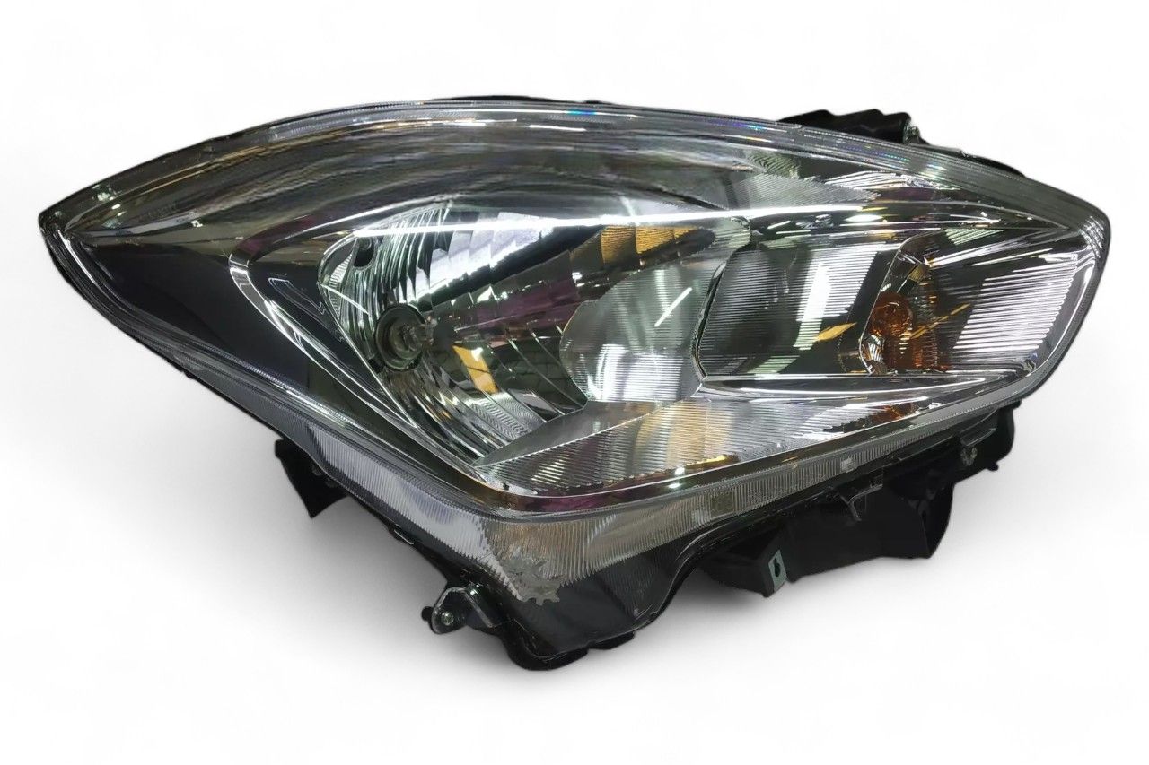 Maruti Suzuki Head Lamp - RH AV645754