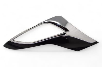 Mahindra Front Fog Lamp Bezel - RH AV743059