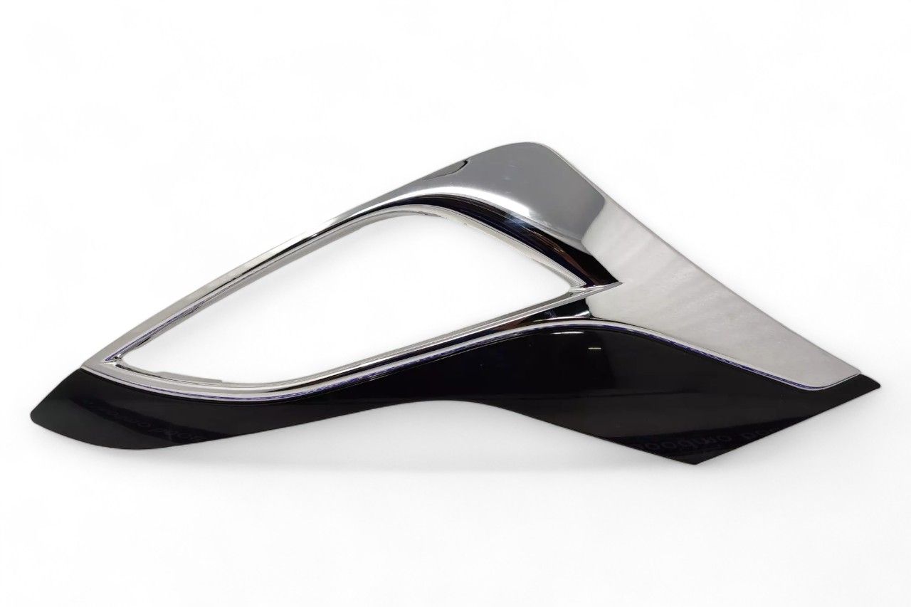 Mahindra Front Fog Lamp Bezel - RH AV743059